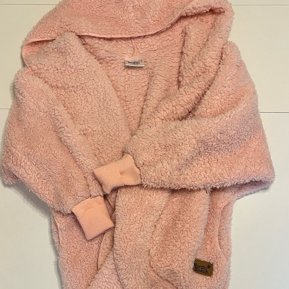 LIKE NEW Nordic Beach Pink Sherpa Hooded Wrap